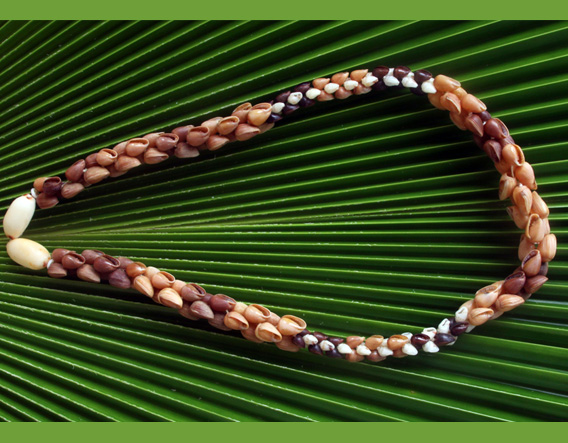 The Value of Tradition in Ni'ihau Shell Leis - Hawaii Estate & Jewelry  Buyers