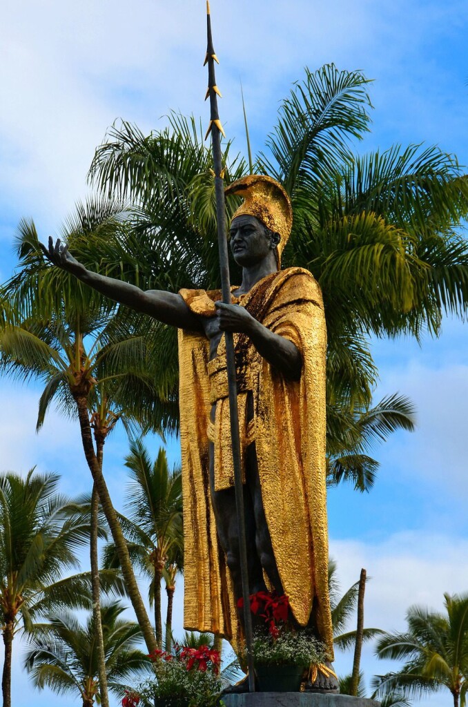 Hawaii-Island-of-Hawaii-Hilo-King-Kamehameha-Statue-954x1440